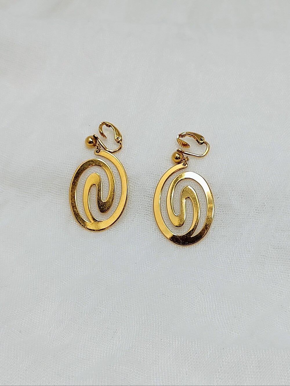 Avon Vintage Gold Swirl Clip-On Dangle Earrings - Women Jewelry